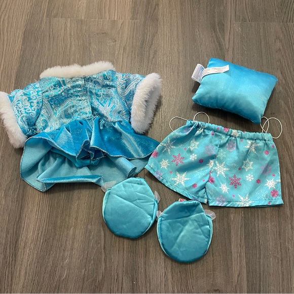 BUILD A BEAR Disney Frozen Elsa Clothing and Ice Skating Outfit for Plush Toys - Picture 8 of 8